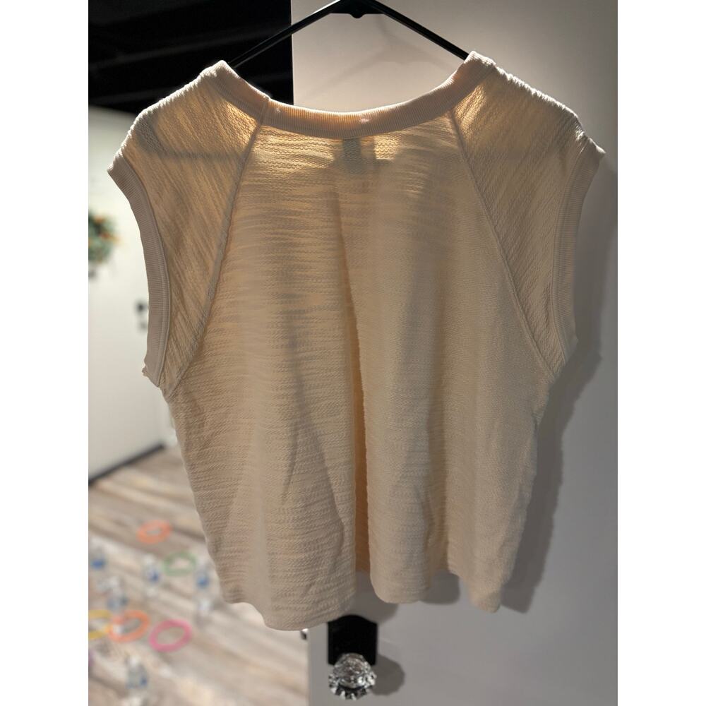 Universal Threads Textured Raglan Tee - Picture 2 of 3